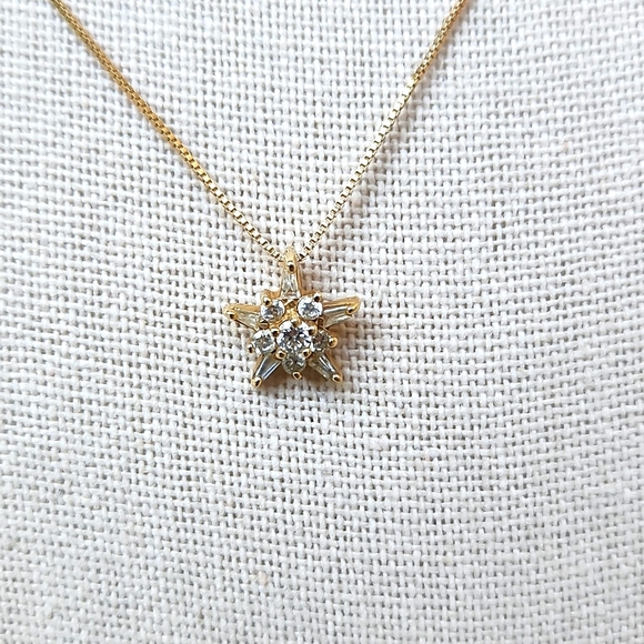 Jewelry - 14k Yellow Gold Round & Baguette .25ctw Diamond Star Pendant Necklace